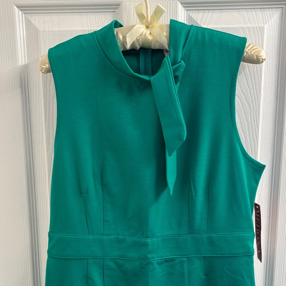 NWT Mid-Century Style Green Sleeveless Knit Dress w/Great tie neck - Size 10